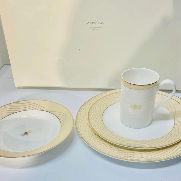 Mary Kay Golden Anniversary Bumblebee Dinnerware 1 place Set New with Open Box.. - Picture 12 of 12